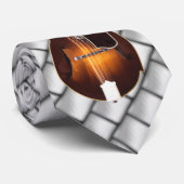 MANDOLIN — OP GRIJS STROPDAS (Opgerold)
