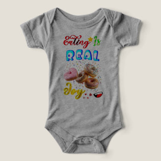 Manger des Vêtements Est une Joie Réelle