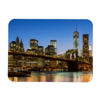 Manhattan and Brooklyn Bridge bij schemering Magneet