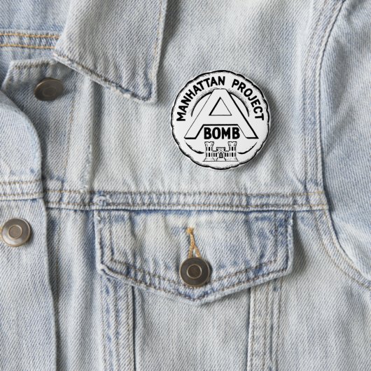 Manhattan Project Badge Ronde Button 5,7 Cm (In situ)