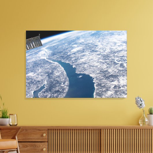 Manicouagan krater en de St. Lawrence rivier Canvas Afdruk (Insitu (Woonkamer))