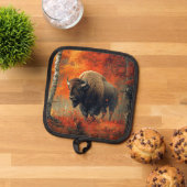 Manique Bison dans l'artisanat boisé d'automne (De haut en bas)