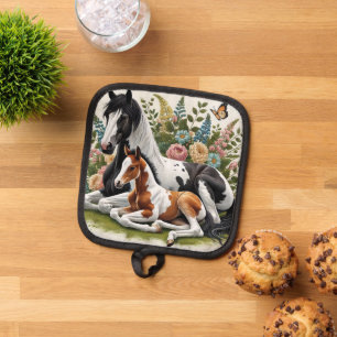 Manique Chevaux reposant parmi les fleurs et la verdure vi