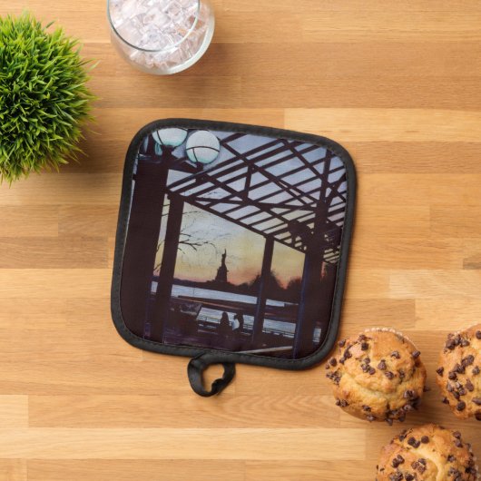 Manique Dusk à Freedom's Birthplace, Ellis Island (De haut en bas)