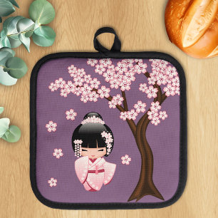 Manique Kimono Rose Kawaii Poupée Kokeshi sur Fond Violet