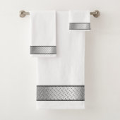 Manly zilver Metallic op witte handdoek set (Insitu)