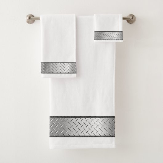 Manly zilver Metallic op witte handdoek set (Insitu)