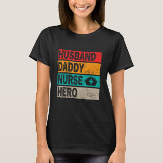 Mannelijk Retro Echtgenoot Vader Verpleegster Held T-shirt