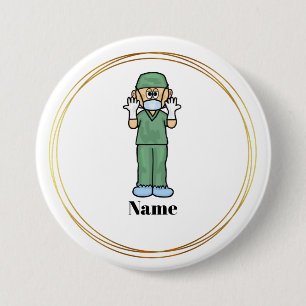 Mannelijke chirurg in Scrubs Name Button