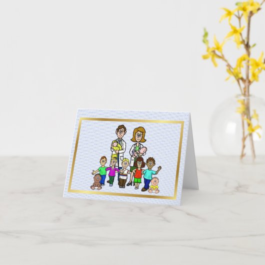 Mannelijke en Vrouw kinderartsen met kinderkaart Kaart (Gele Bloem)