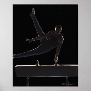 Mannelijke gymnast op pommel paard poster