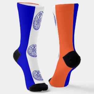 Mannen bemannen sokken met vlag van New York City