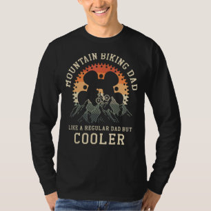 Mannen bergwandelpap als een gewone vader, maar le t-shirt