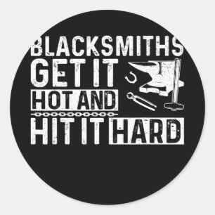 Mannen Blacksmiths maken het warm en hard Ronde Sticker