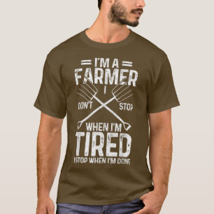 Mannen boer stopt niet wanneer het stopcontact wor t-shirt