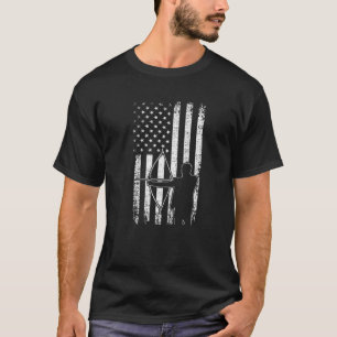 Mannen boogschieten met Amerikaanse vlag voor BOW  T-shirt