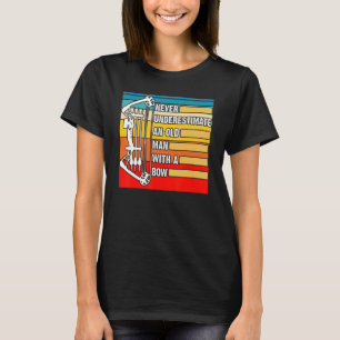 Mannen boogschieten onderschatten nooit een oud Ma T-shirt