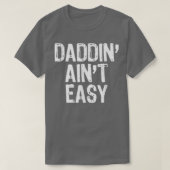 Mannen Daddin'Ain't Easy Dad Funny Gift Chris T-shirt (Design voorkant)