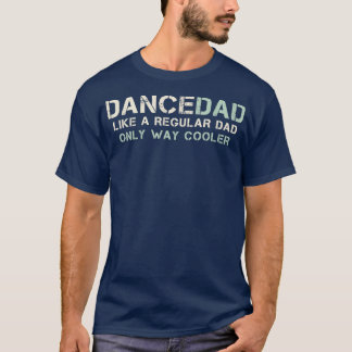Mannen dans vader als een gewone vader... alleen m t-shirt