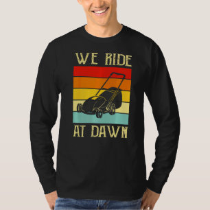 Mannen die we in Dawn Lawnmower Lawn hebben gerooi T-shirt