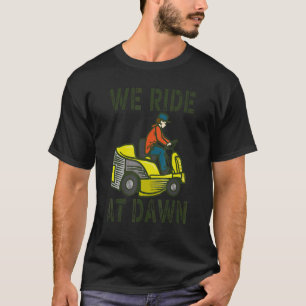 Mannen die we in Dawn Lawnmower Lawn hebben gerooi T-shirt