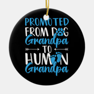 Mannen die worden bevorderd van honden naar grootp keramisch ornament