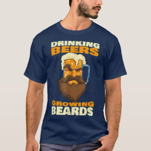 Mannen Drink bieren en kweekberen van gekaarde bij T-shirt