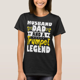 Mannen echtgenoot en vader van een vrouw met een l t-shirt
