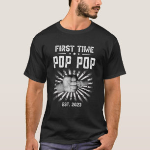 Mannen eerste Pop Pop 2023 promoot bij nieuwe vade T-shirt