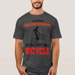 Mannen Funny Cycling onderschat nooit een oude man T-shirt