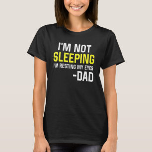 Mannen ik slaap niet alleen maar mijn ogen dik t-shirt