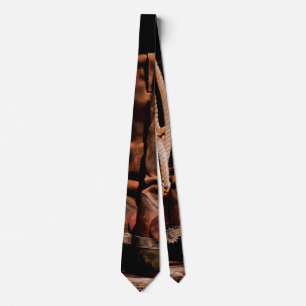 Mannen jurk Stropdas cowboylaarzen schuur hout rus