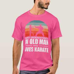 Mannen krijgskunsten onderschatten nooit een oud M T-shirt