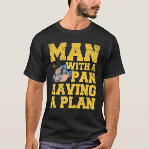Mannen Man met een pan met een plan Quote voor een T-shirt