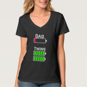 Mannen Mannen vermoeide tweelingvader lage batteri T-shirt