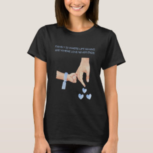 Mannen nieuwe vader van een jongen die handen vast t-shirt