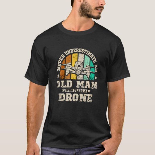 Mannen Onderschat nooit een oud man dat op een dr  T-shirt (Voorkant)