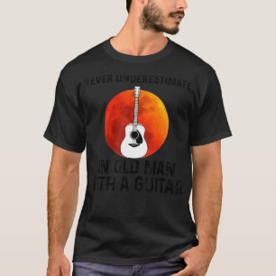 Mannen Onderschat nooit een oud man met een gitaar T-shirt