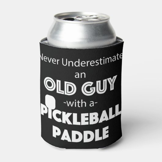 Mannen Onderschat nooit een oude man met een Pickl Blikjeskoeler (Blikje Voorkant)
