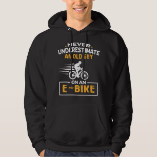 Mannen Onderschat Nooit Een Oude Man Op Een E-Fiet Hoodie