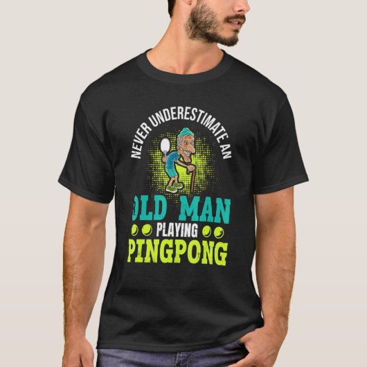 Mannen onderschatten nooit een oud Man dat Ping P  T-shirt (Voorkant)
