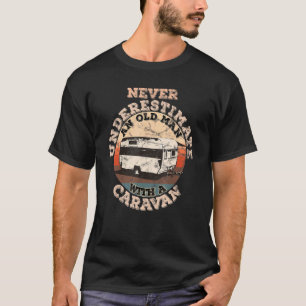 Mannen onderschatten nooit een oud Man met een car T-shirt
