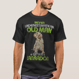 Mannen onderschatten nooit een oud Man met een lab T-shirt