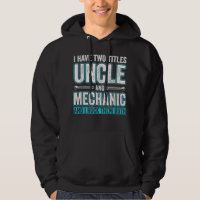 Mannen oom- en mechanische Funny Garage Fixing Car