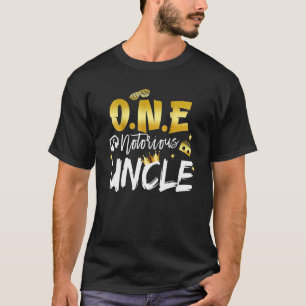Mannen oom van de beruchte 'One Old School Hip'-to T-shirt