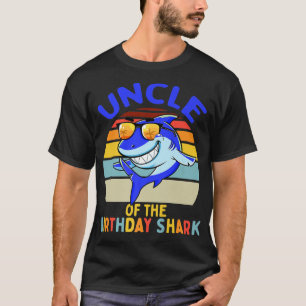 Mannen oom van de familie van de haaiendagen t-shirt