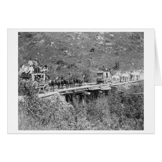 Mannen op Wagon Wave en Tip Petten op Fotograaf (Voorkant Horizontaal)