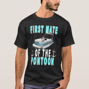 Mannen Pontoon-eerste muts-filmkapitein en eerste T-shirt