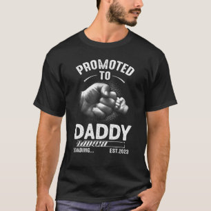 Mannen promoot bij papa Loading 2023 voor nieuwe v T-shirt
