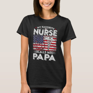 Mannen retro Mijn favoriete verpleegster noemt me T-shirt